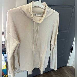 Nordstrom Cream sweatshirt. Size M. GUC. Mild pilling from washing.